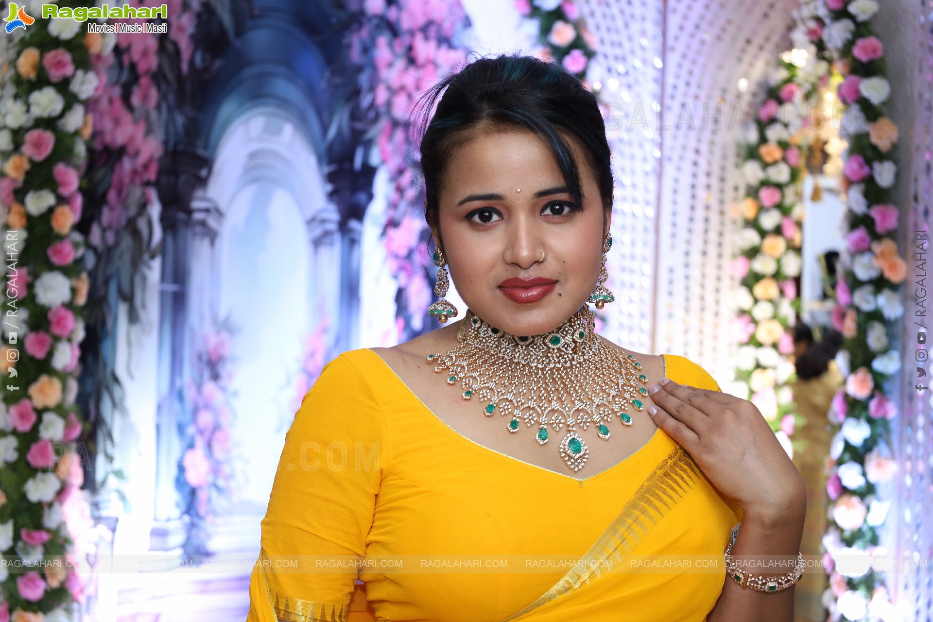 Aashi Latest HD Stills, Photo Gallery