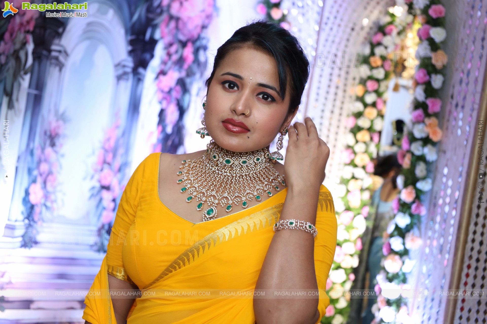 Aashi Latest HD Stills, Photo Gallery