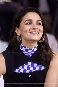 Alia Bhatt at Jigra Pre Release Event, HD Gallery 