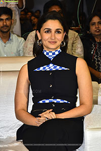 Alia Bhatt at Jigra Pre Release Event, HD Gallery 