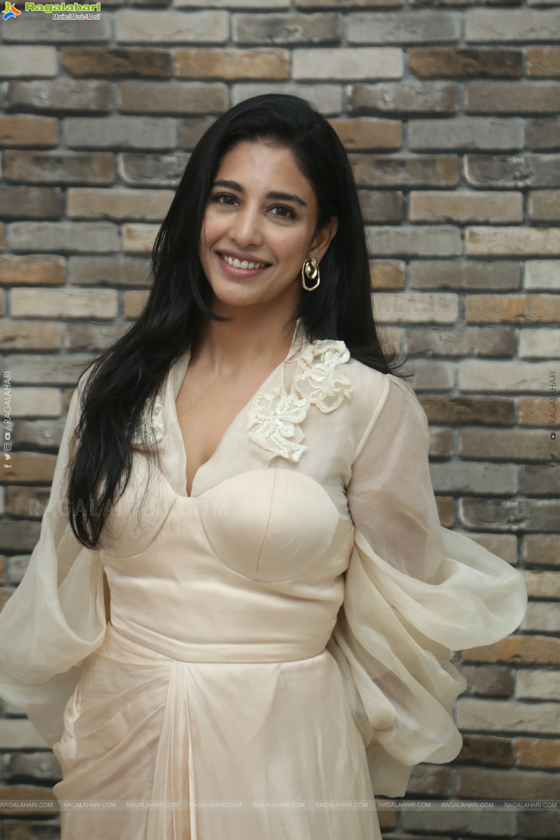 Daksha Nagarkar at Swag Success Meet, HD Gallery