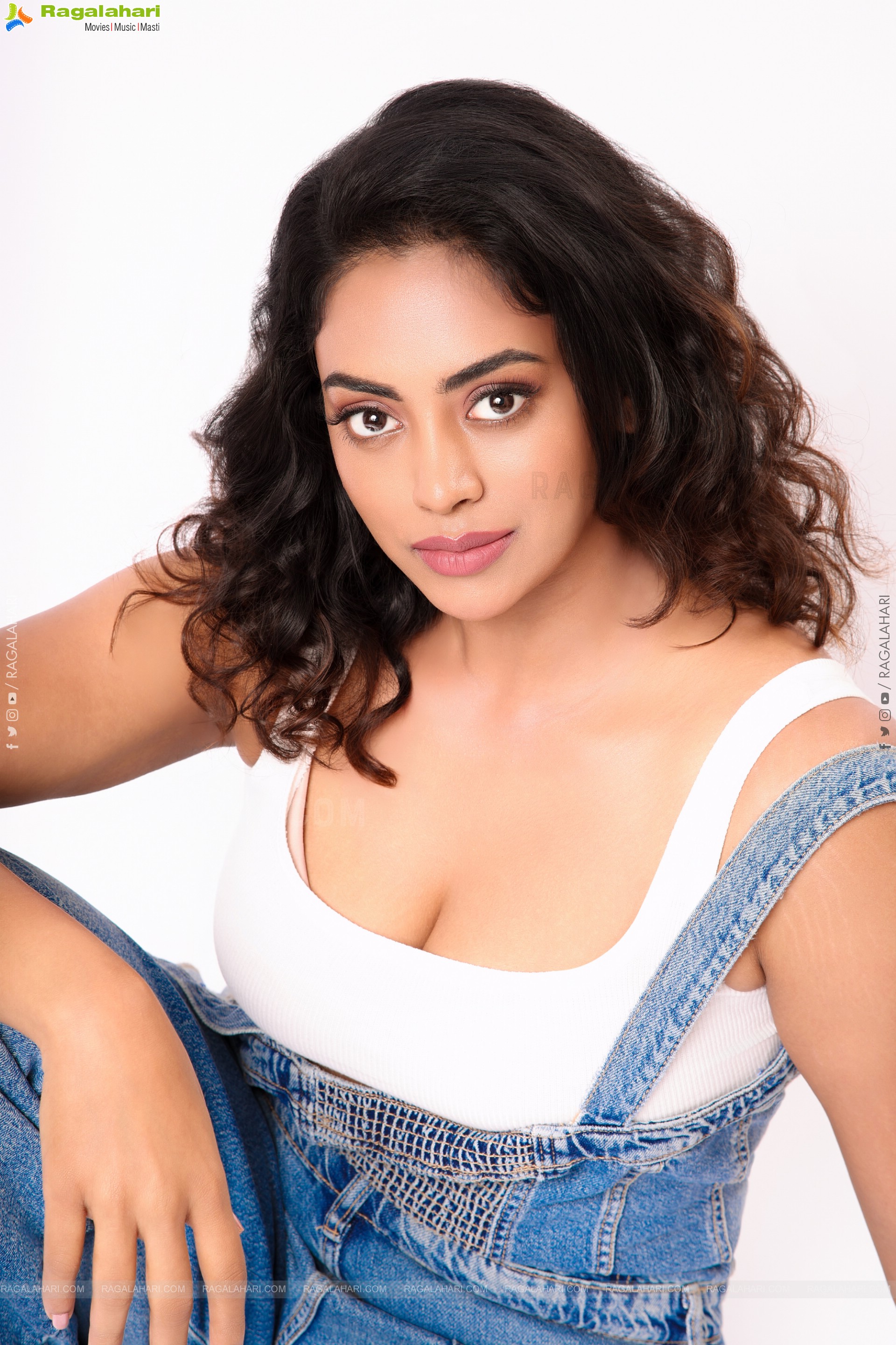 Kamakshi Bhaskarla Latest Photoshoot Stills, HD Gallery