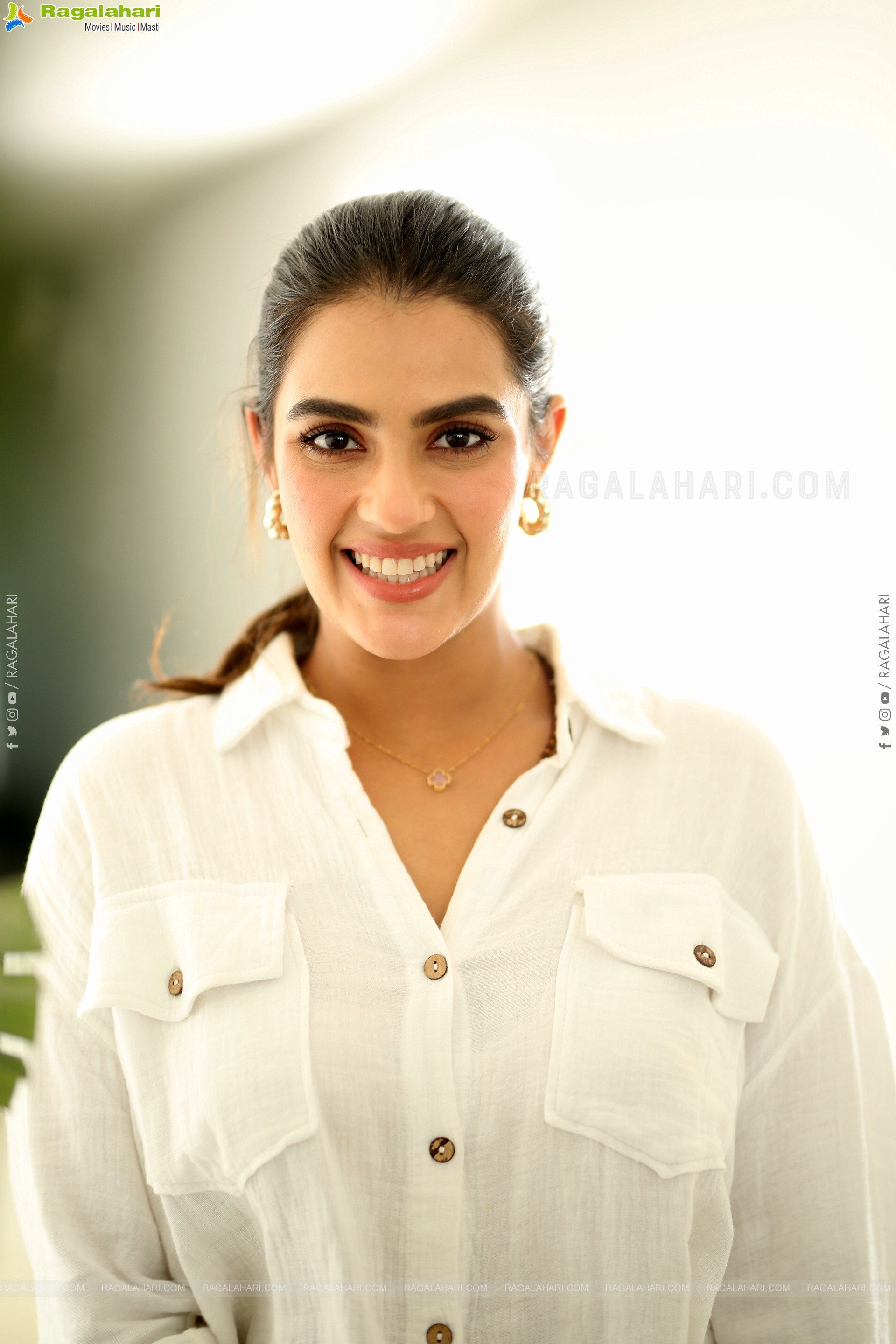 Kavya Thapar Latest Photoshoot Stills, HD Gallery