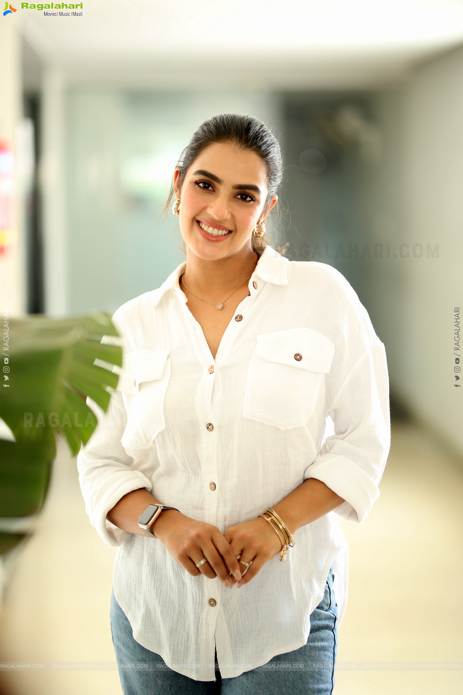 Kavya Thapar Latest Photoshoot Stills, HD Gallery