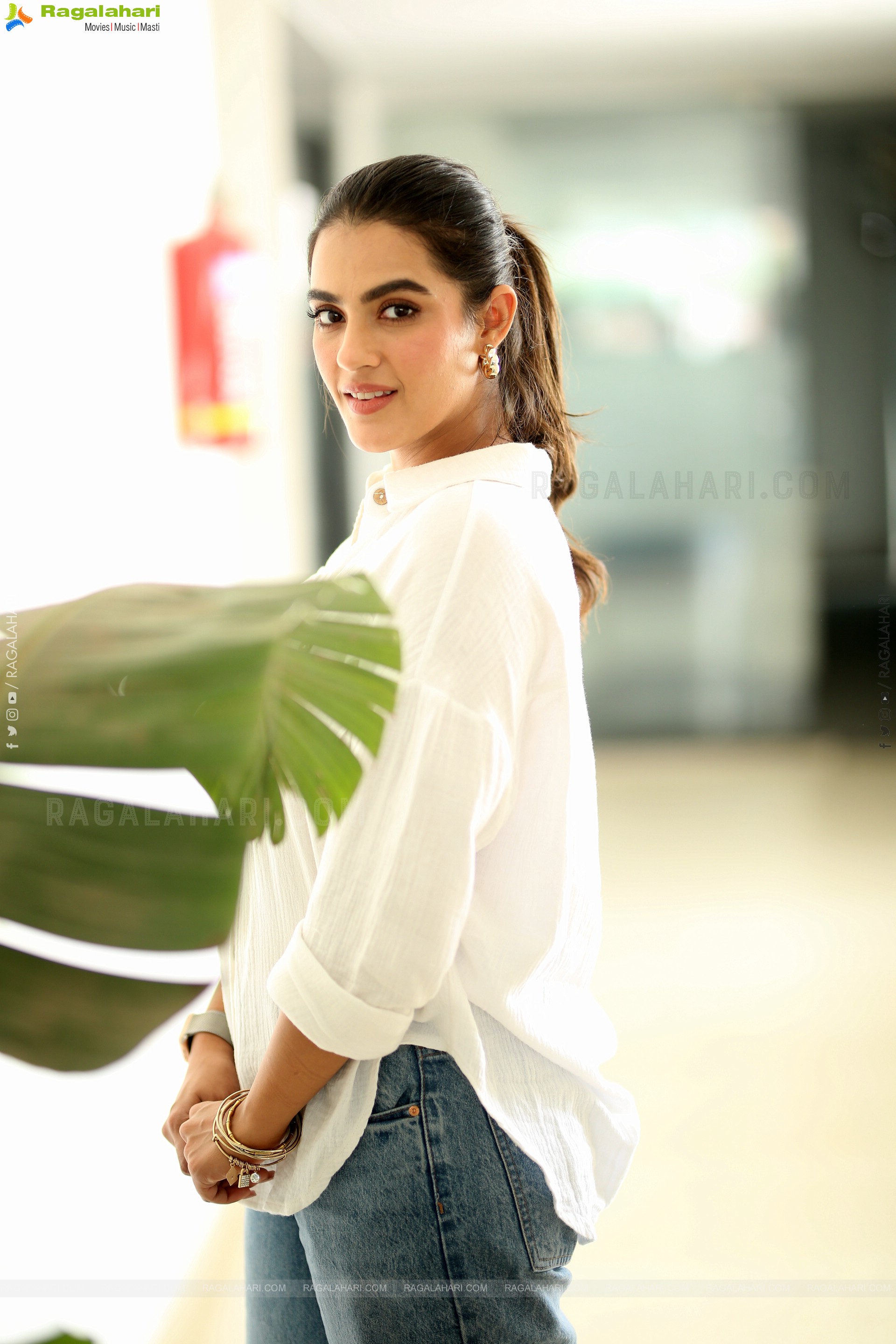 Kavya Thapar Latest Photoshoot Stills, HD Gallery