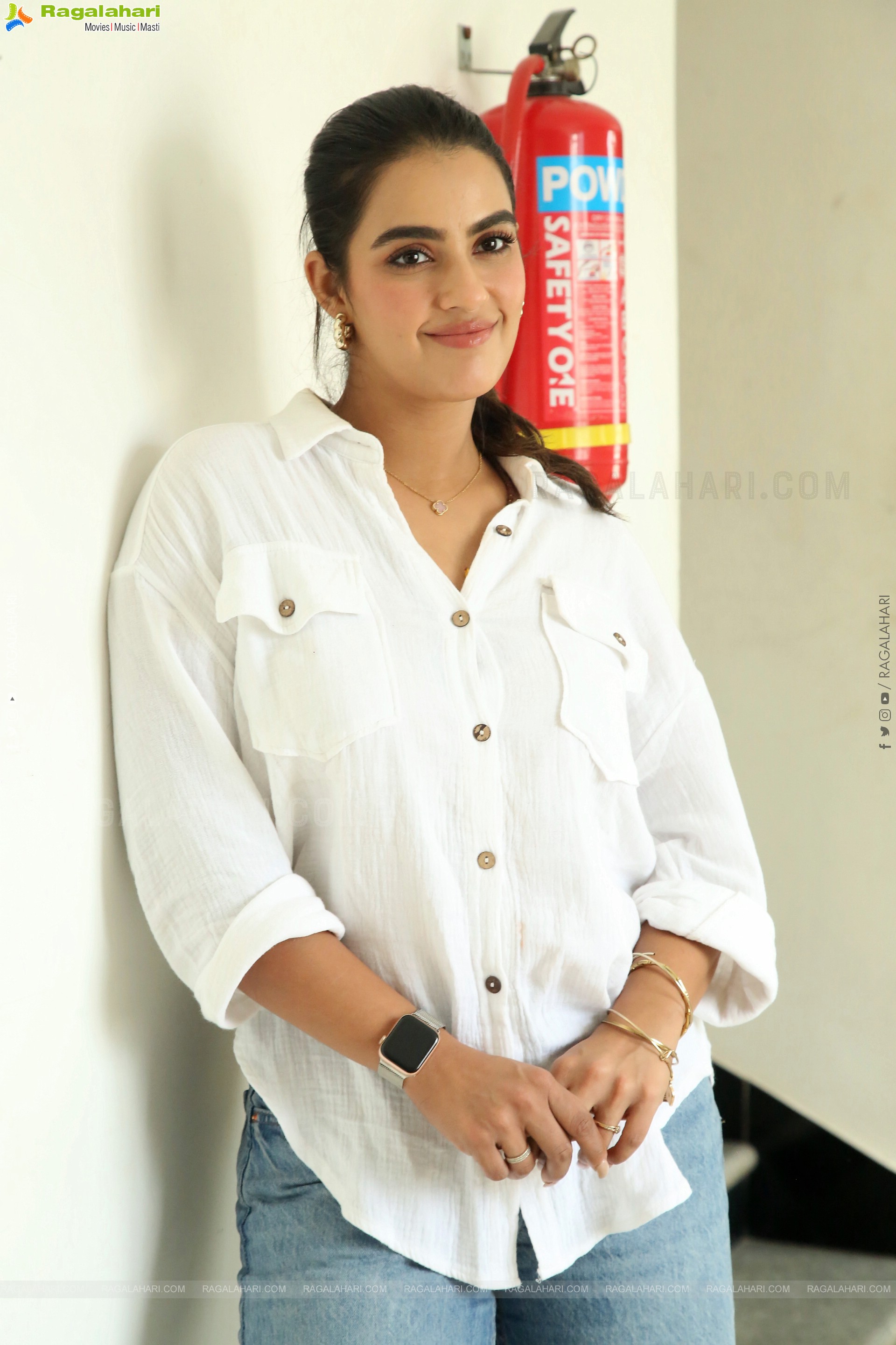 Kavya Thapar Latest Photoshoot Stills, HD Gallery