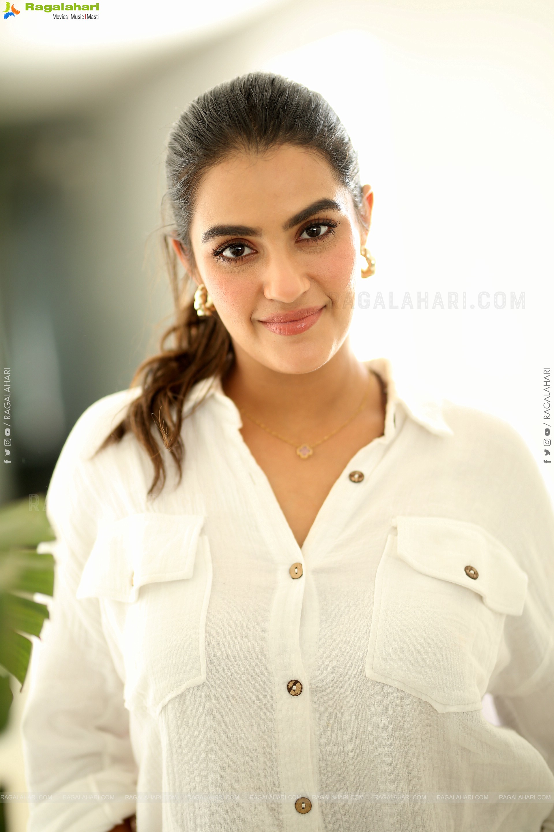 Kavya Thapar Latest Photoshoot Stills, HD Gallery