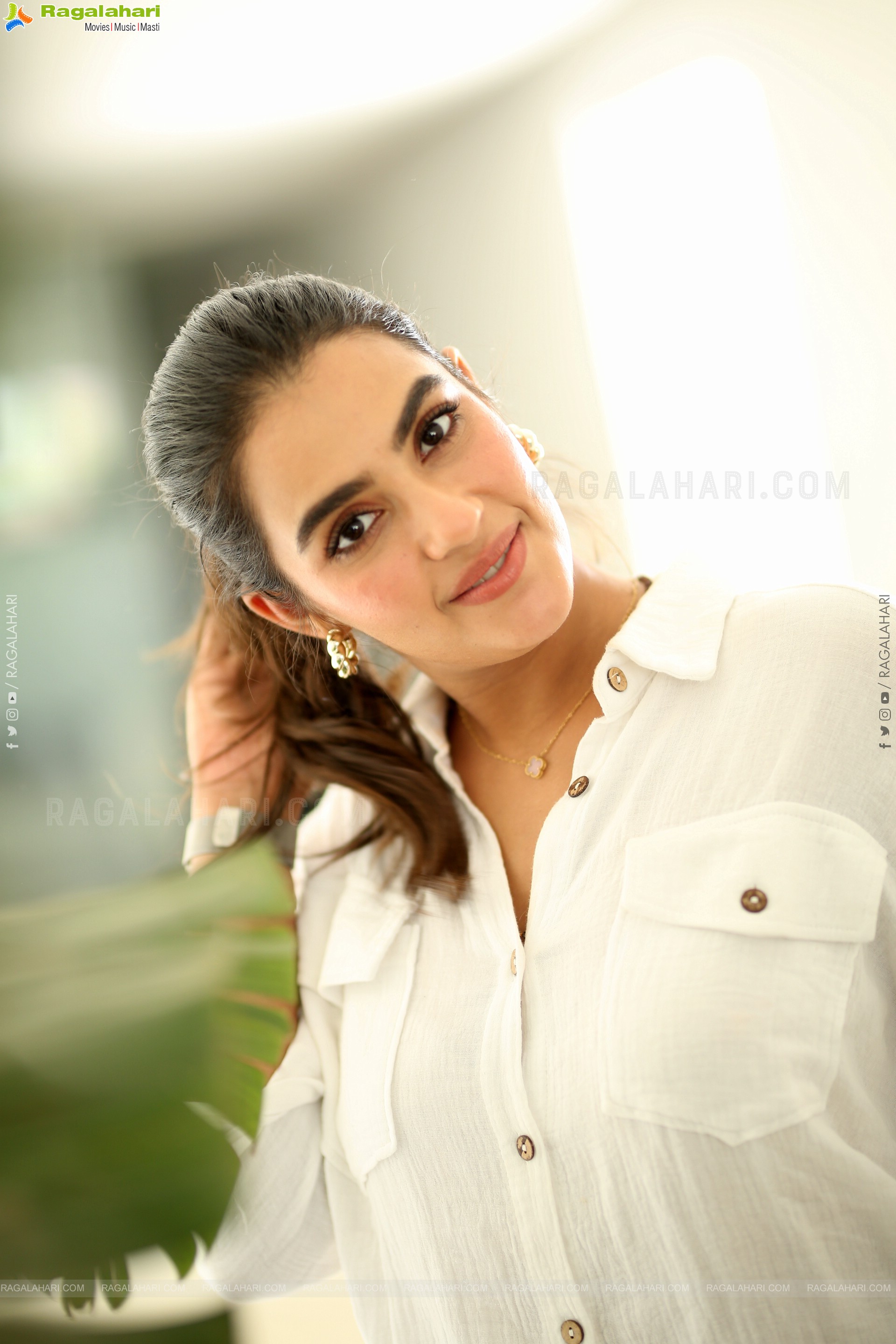 Kavya Thapar Latest Photoshoot Stills, HD Gallery