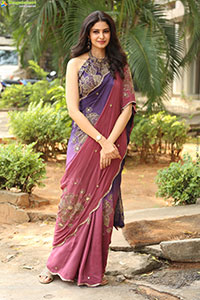 Manasa Varanasi at Devaki Nandana Vasudeva Press Meet