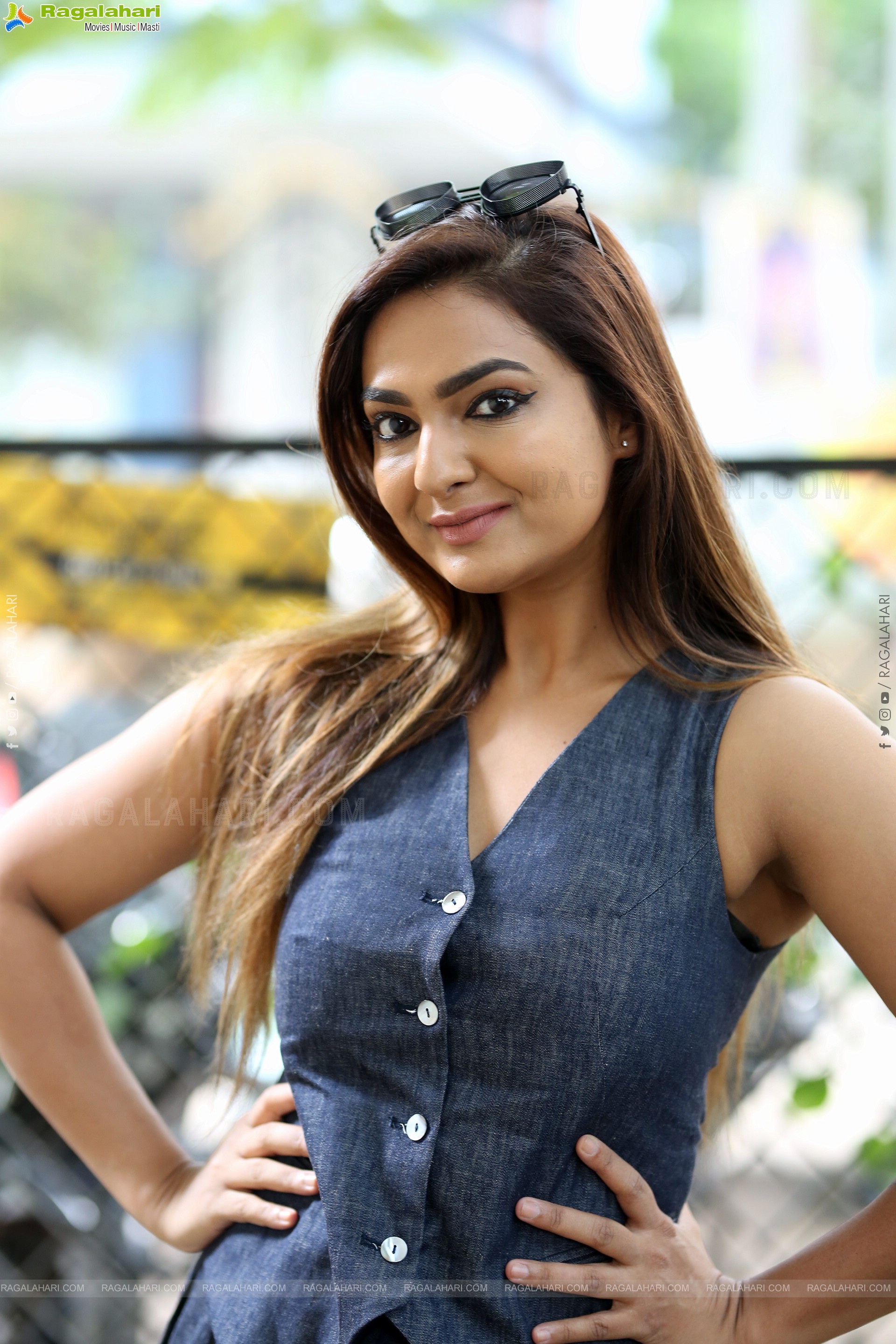 Neha Deshpande at O Andala Rakshasi Press Meet, HD Gallery