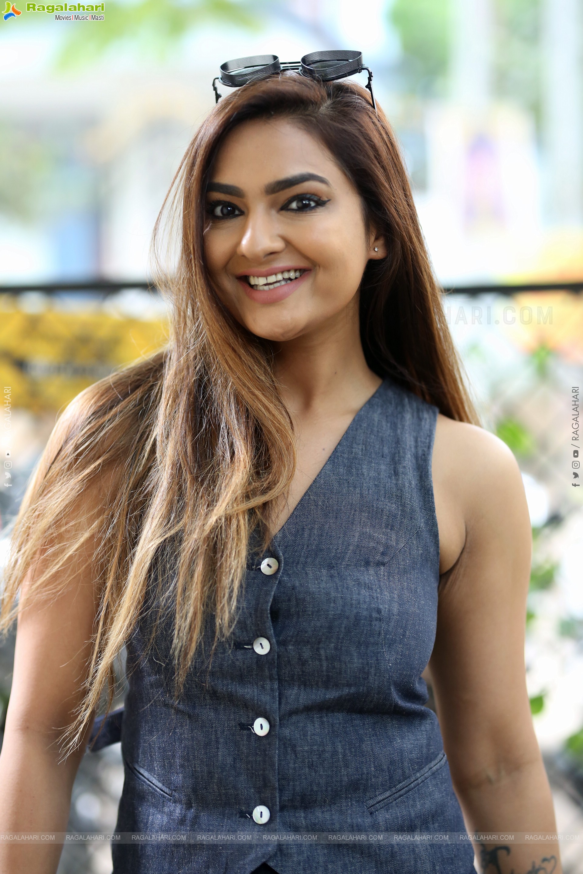 Neha Deshpande at O Andala Rakshasi Press Meet, HD Gallery