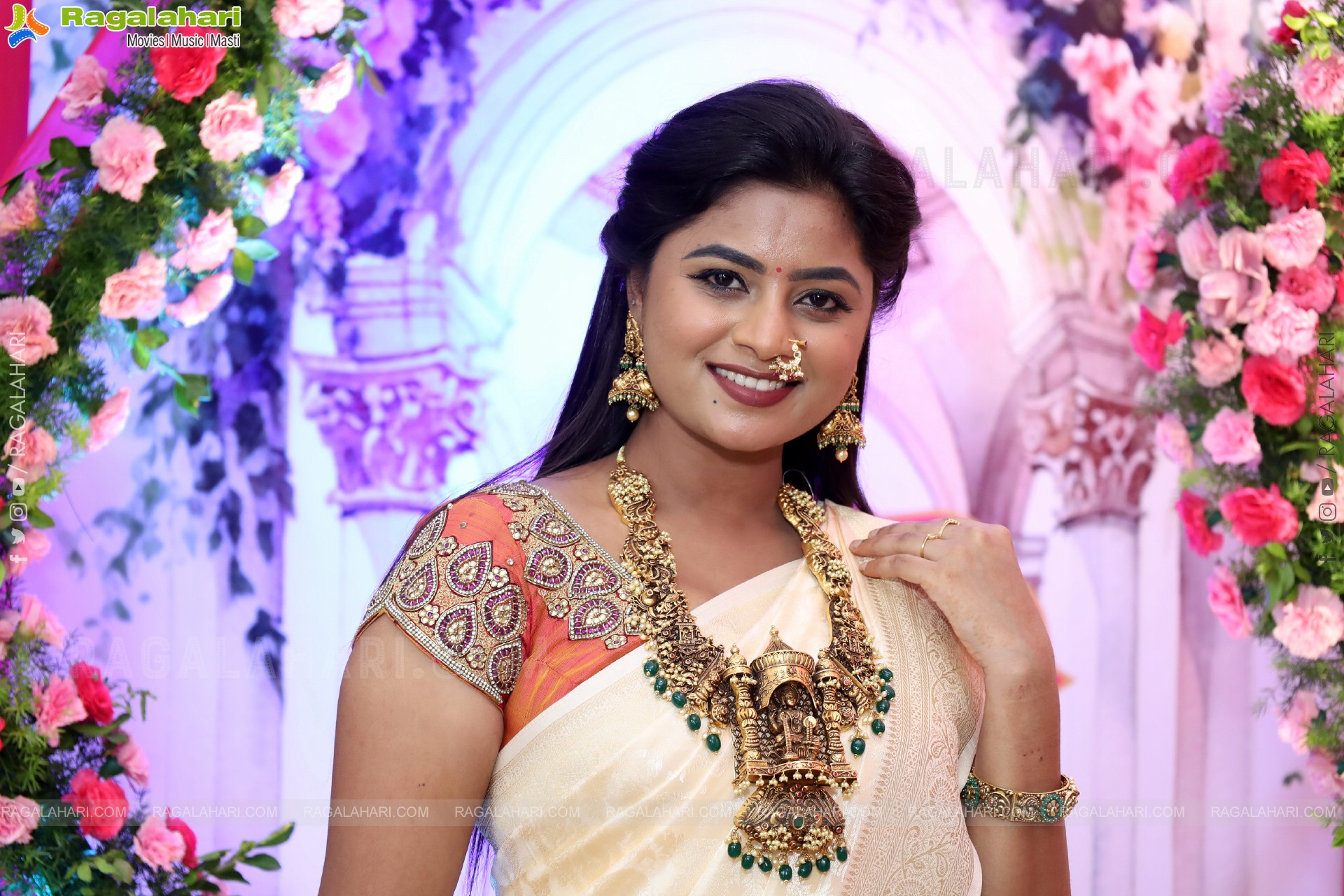 Siri Papa Latest HD Stills, Photo Gallery