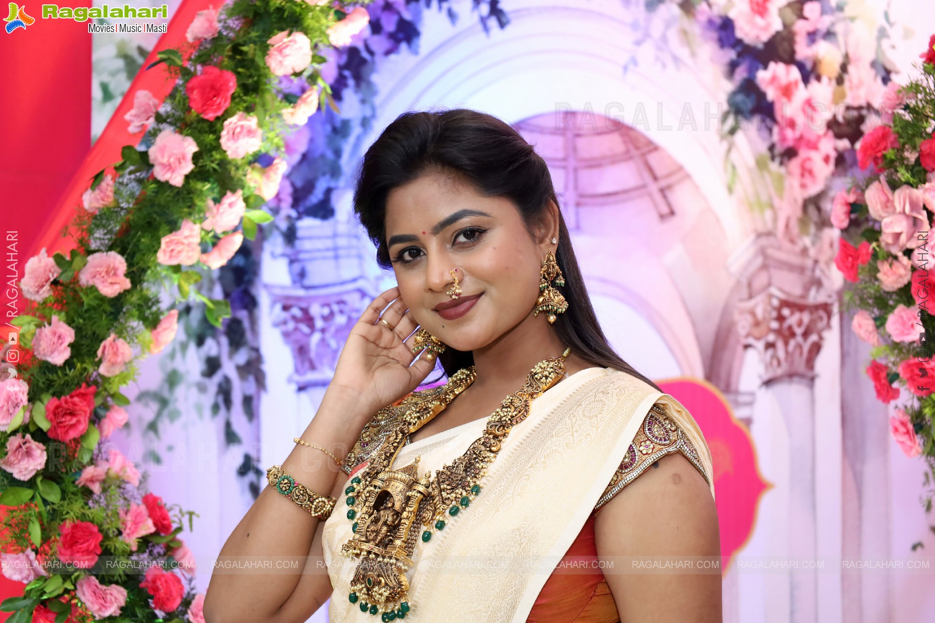 Siri Papa Latest HD Stills, Photo Gallery