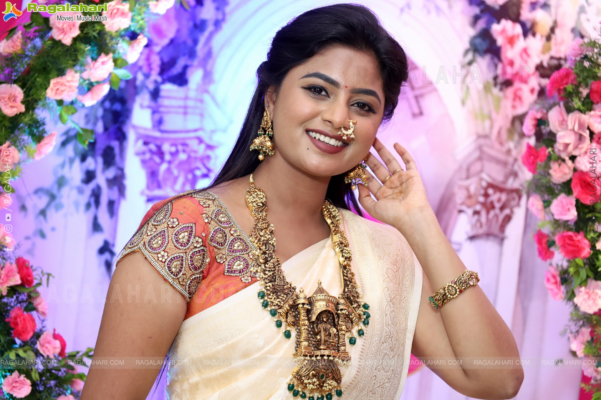 Siri Papa Latest HD Stills, Photo Gallery