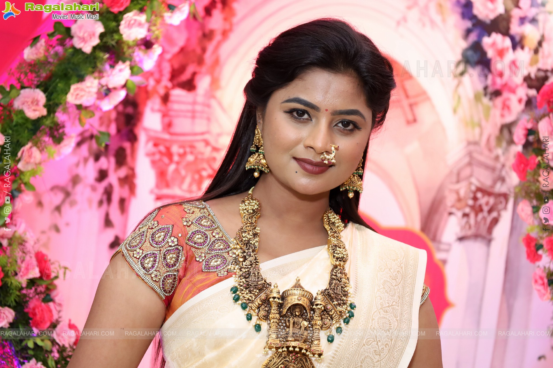 Siri Papa Latest HD Stills, Photo Gallery