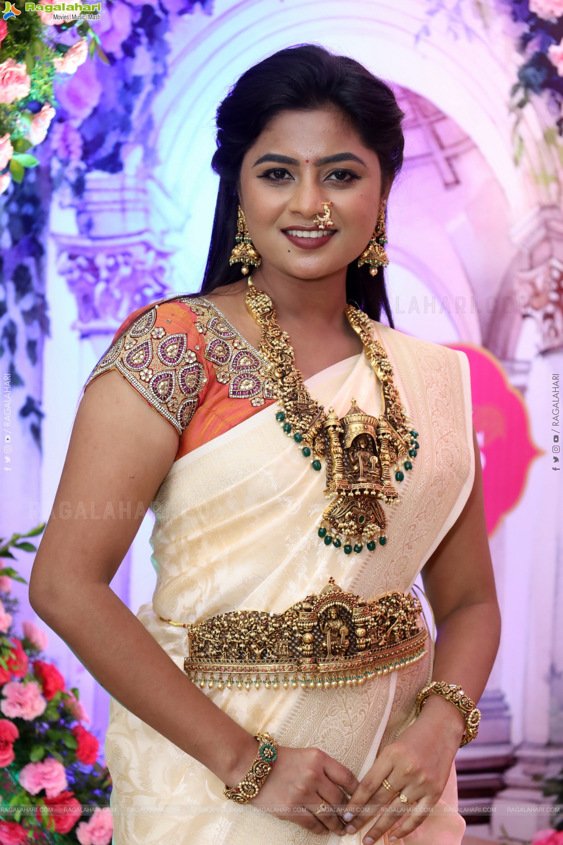 Siri Papa Latest HD Stills, Photo Gallery