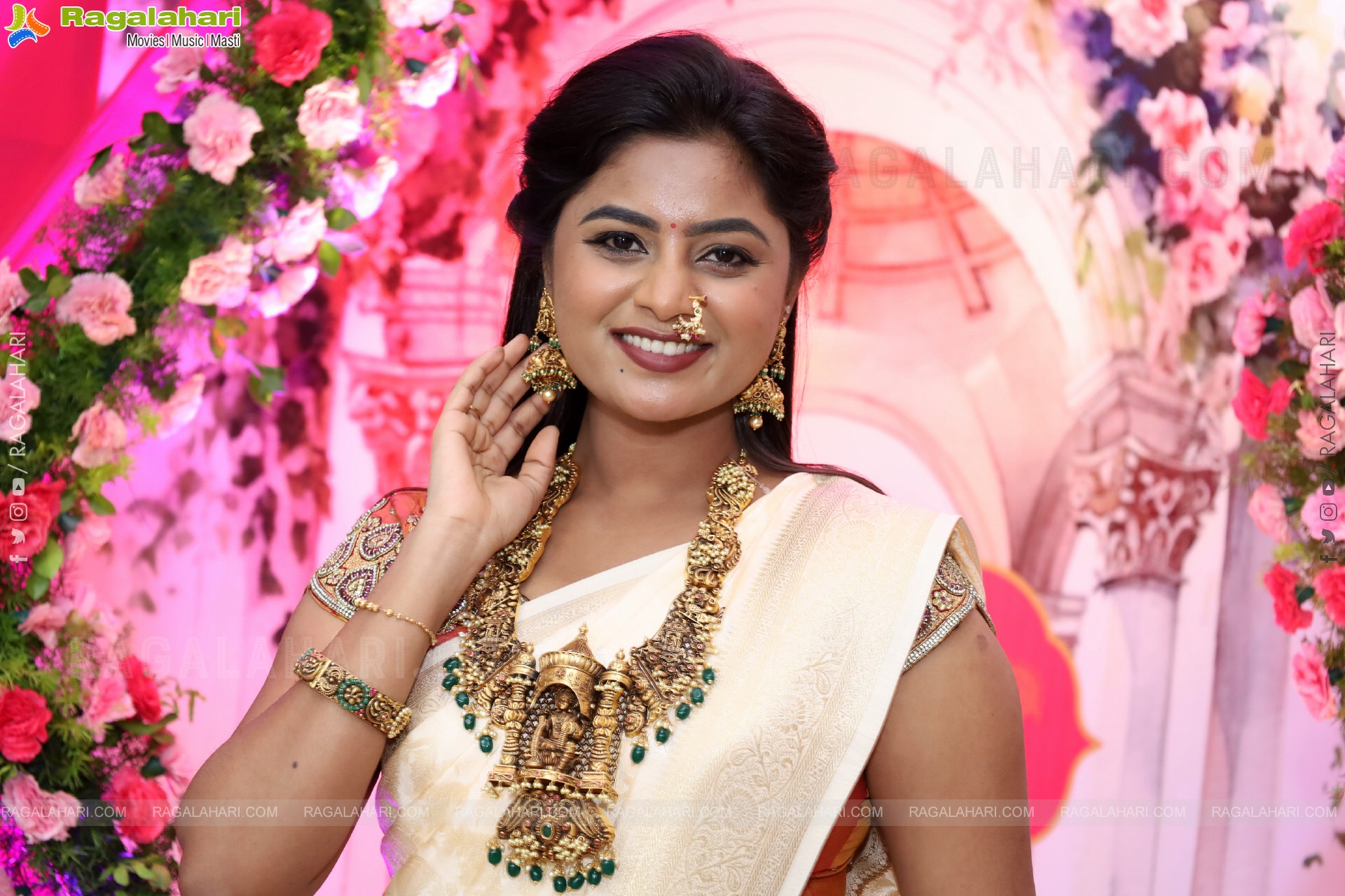 Siri Papa Latest HD Stills, Photo Gallery