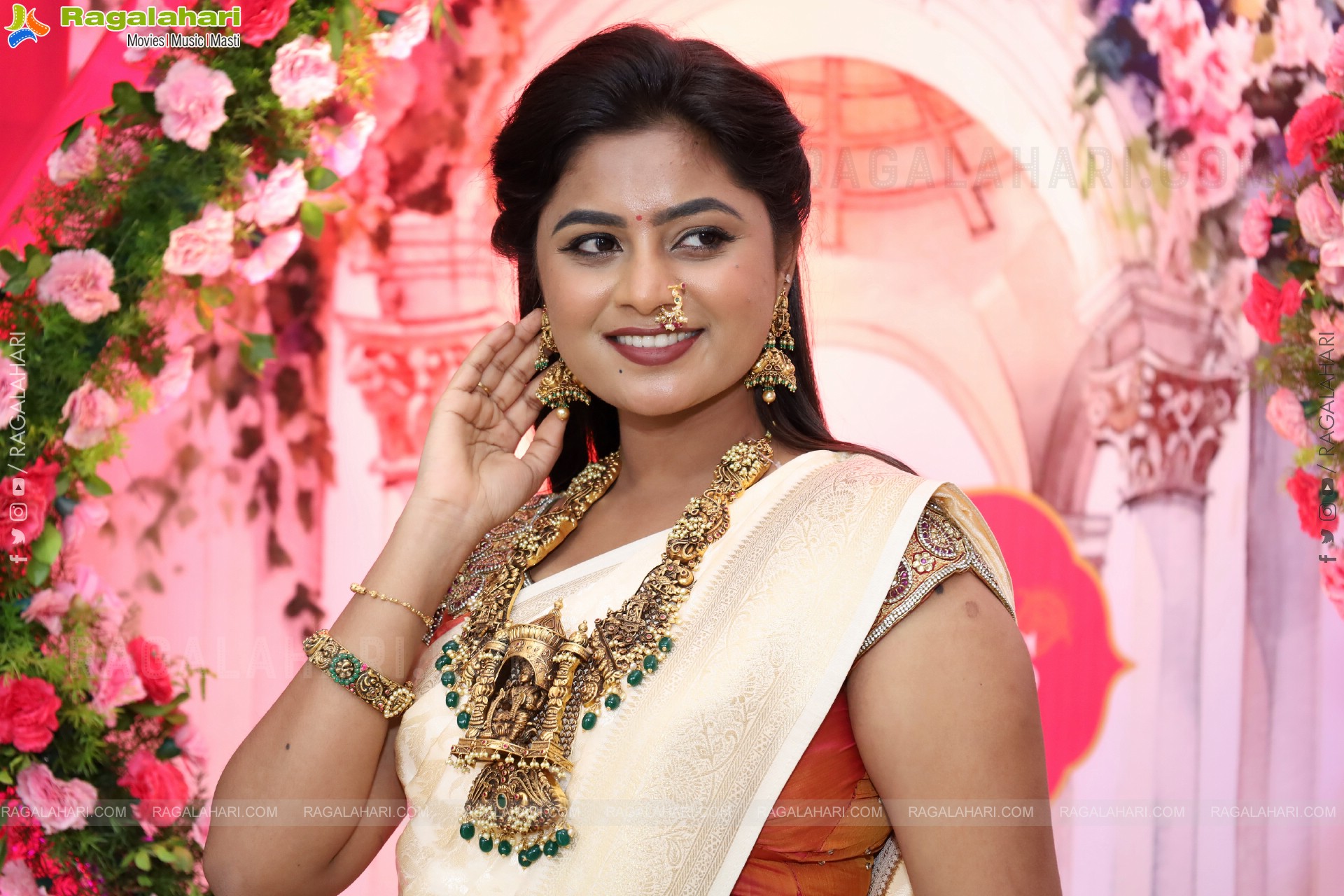 Siri Papa Latest HD Stills, Photo Gallery