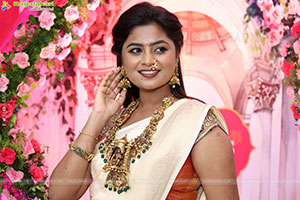 Siri Papa Latest HD Stills, Photo Gallery 