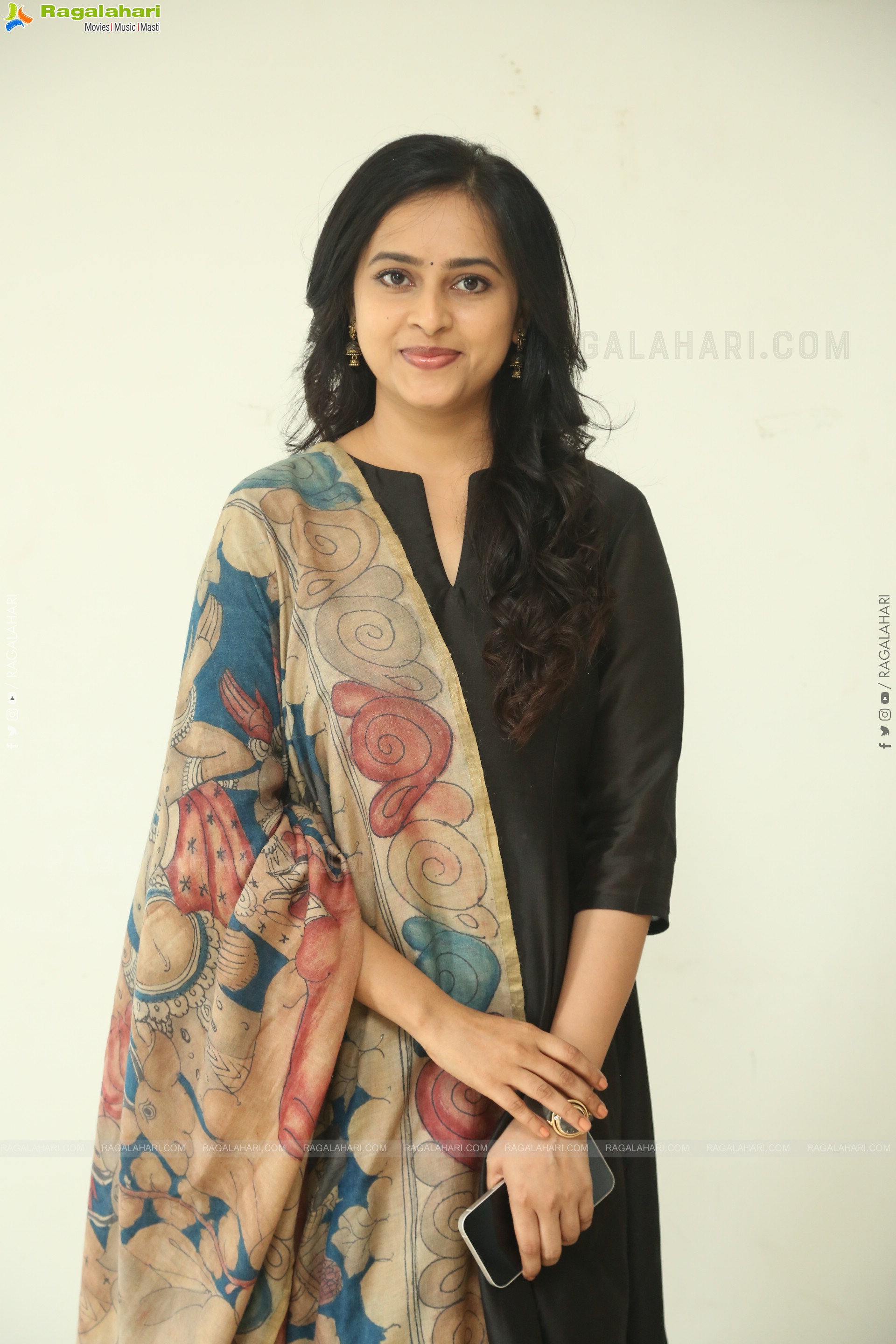 Heroine Sri Divya at Sathyam Sundaram Success Meet, HD Gallery