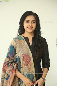 Heroine Sri Divya at Sathyam Sundaram Success Meet