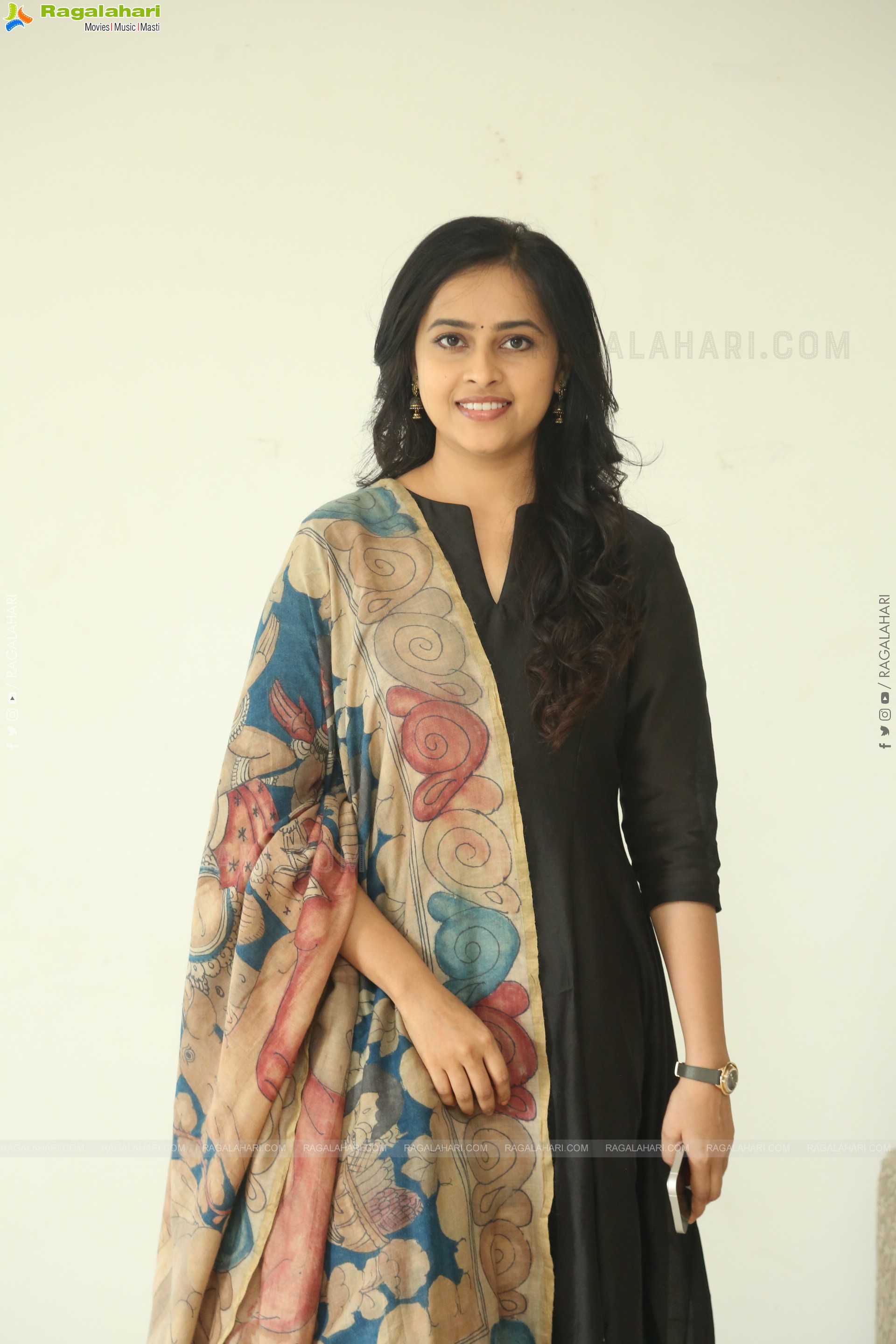 Heroine Sri Divya at Sathyam Sundaram Success Meet, HD Gallery