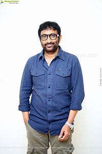 Srinu Vaitla at Viswam Movie Interview, HD Gallery