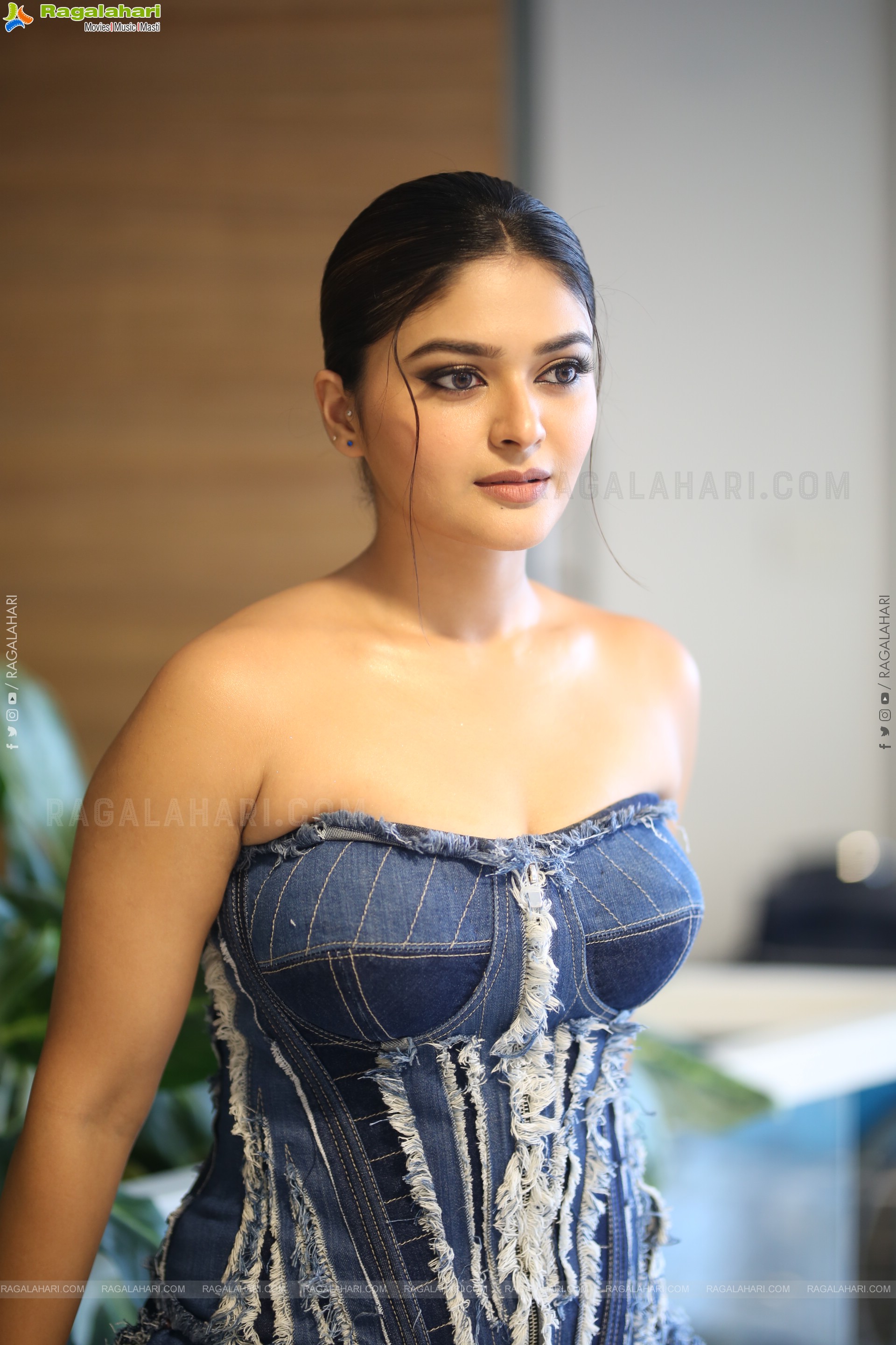 Vaibhavi Shandilya at Martin Pre-release Event, HD Gallery