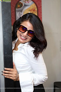 Aashi New Photoshoot Stills, HD Photo Gallery