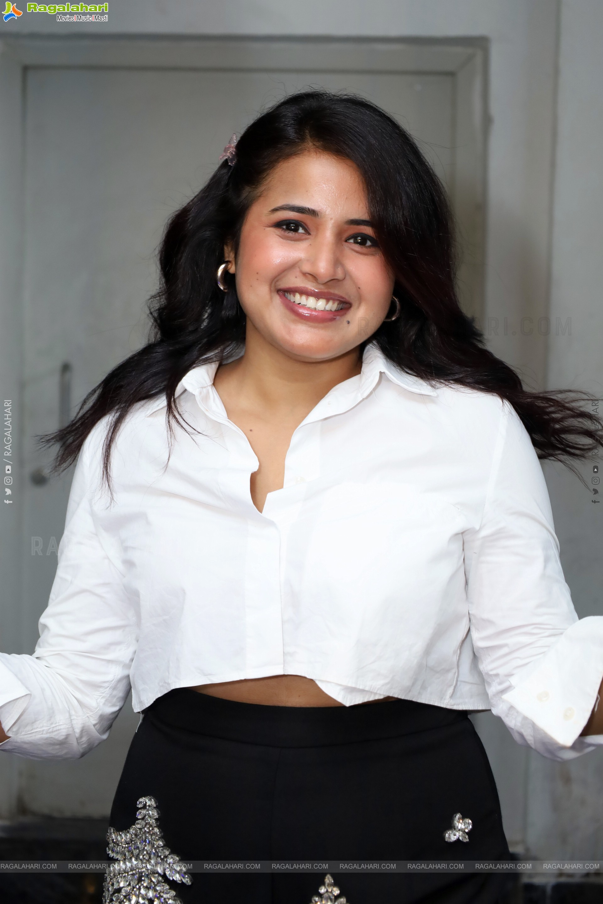 Aashi New Photoshoot Stills, HD Photo Gallery