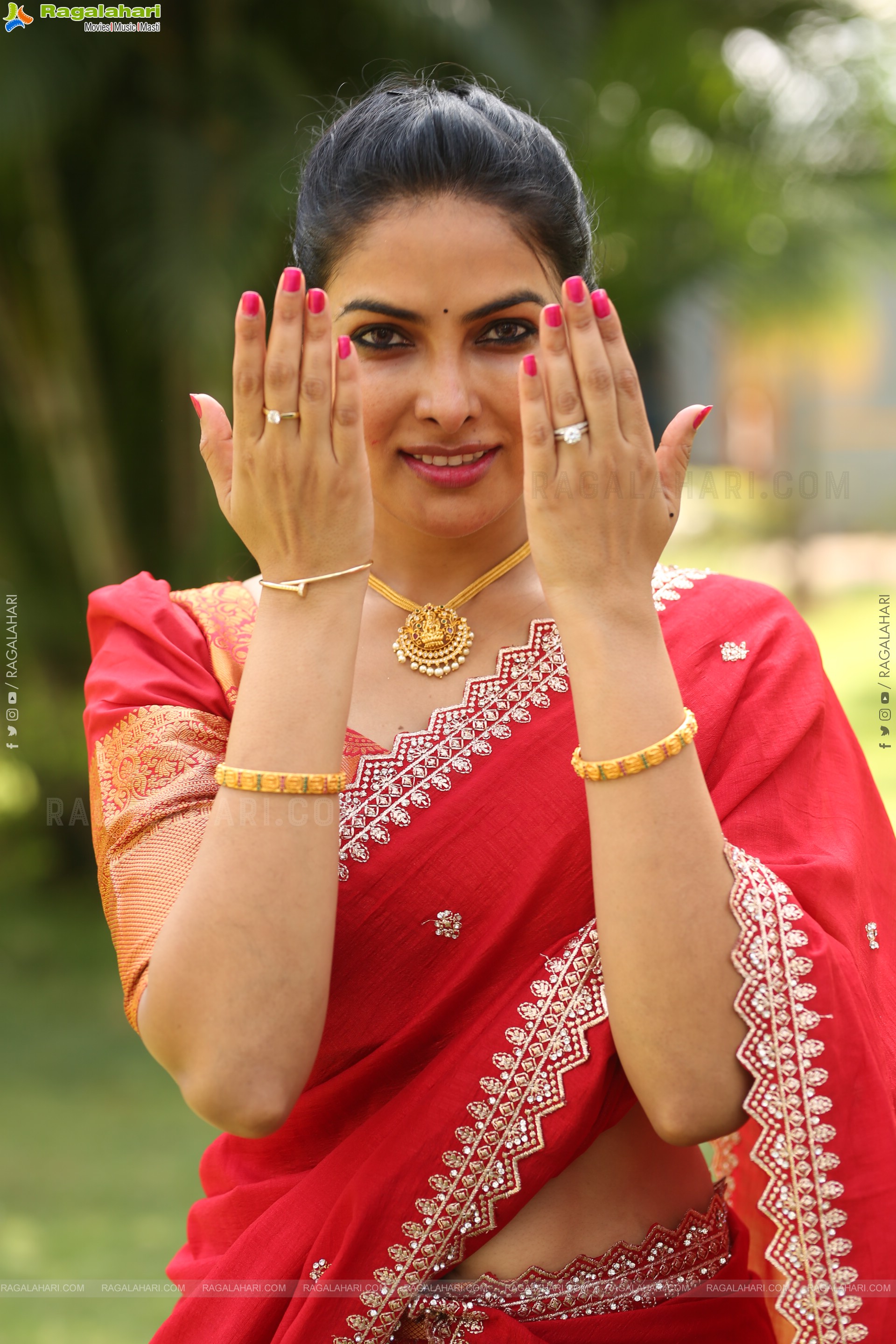 Divi Vadthya at Napoleon Returns Movie Title Glimpse Launch, HD Gallery