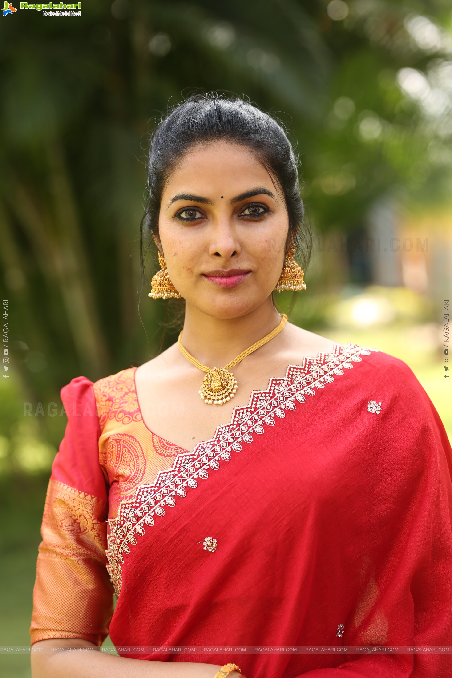 Divi Vadthya at Napoleon Returns Movie Title Glimpse Launch, HD Gallery