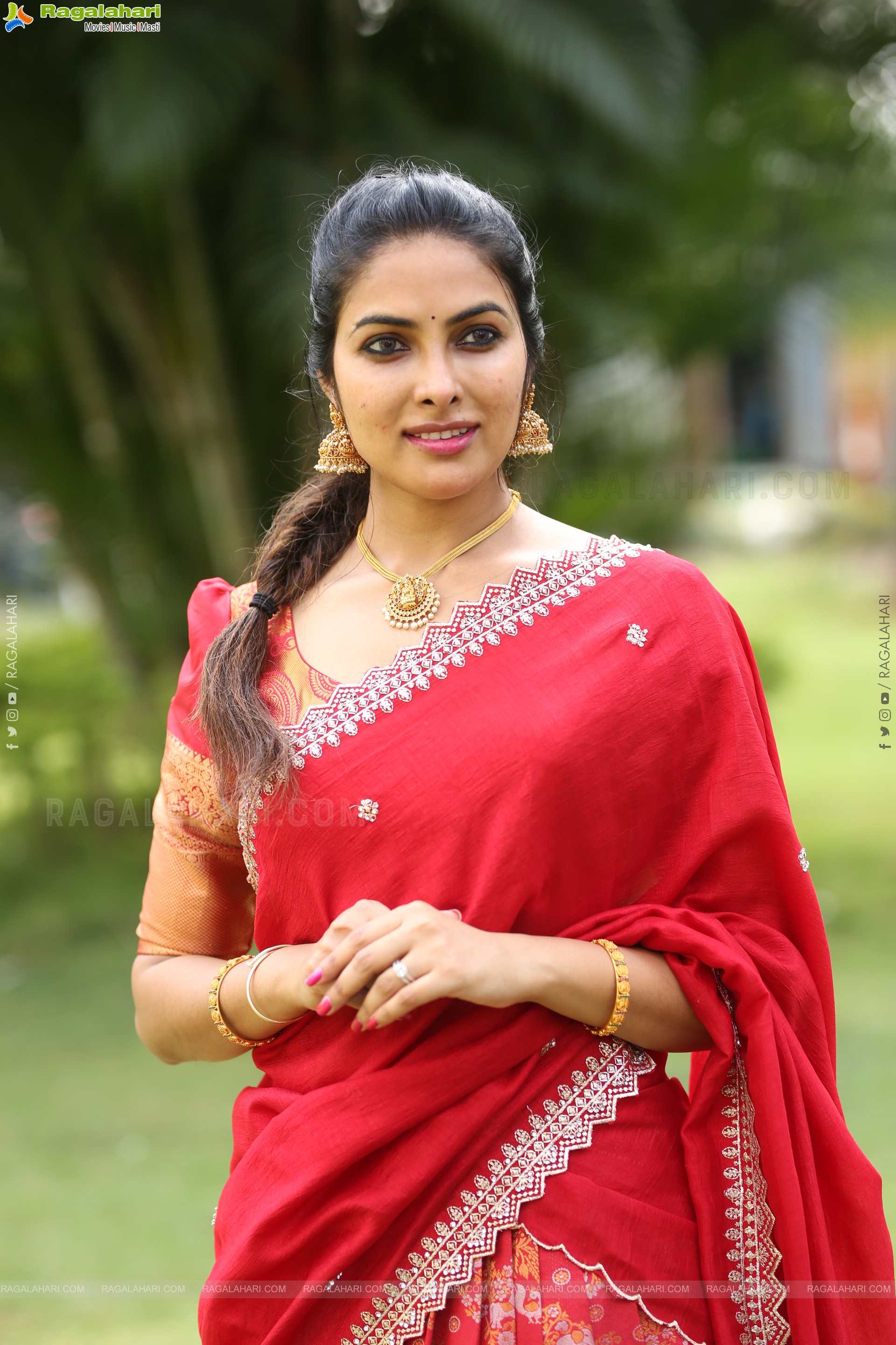 Divi Vadthya at Napoleon Returns Movie Title Glimpse Launch, HD Gallery