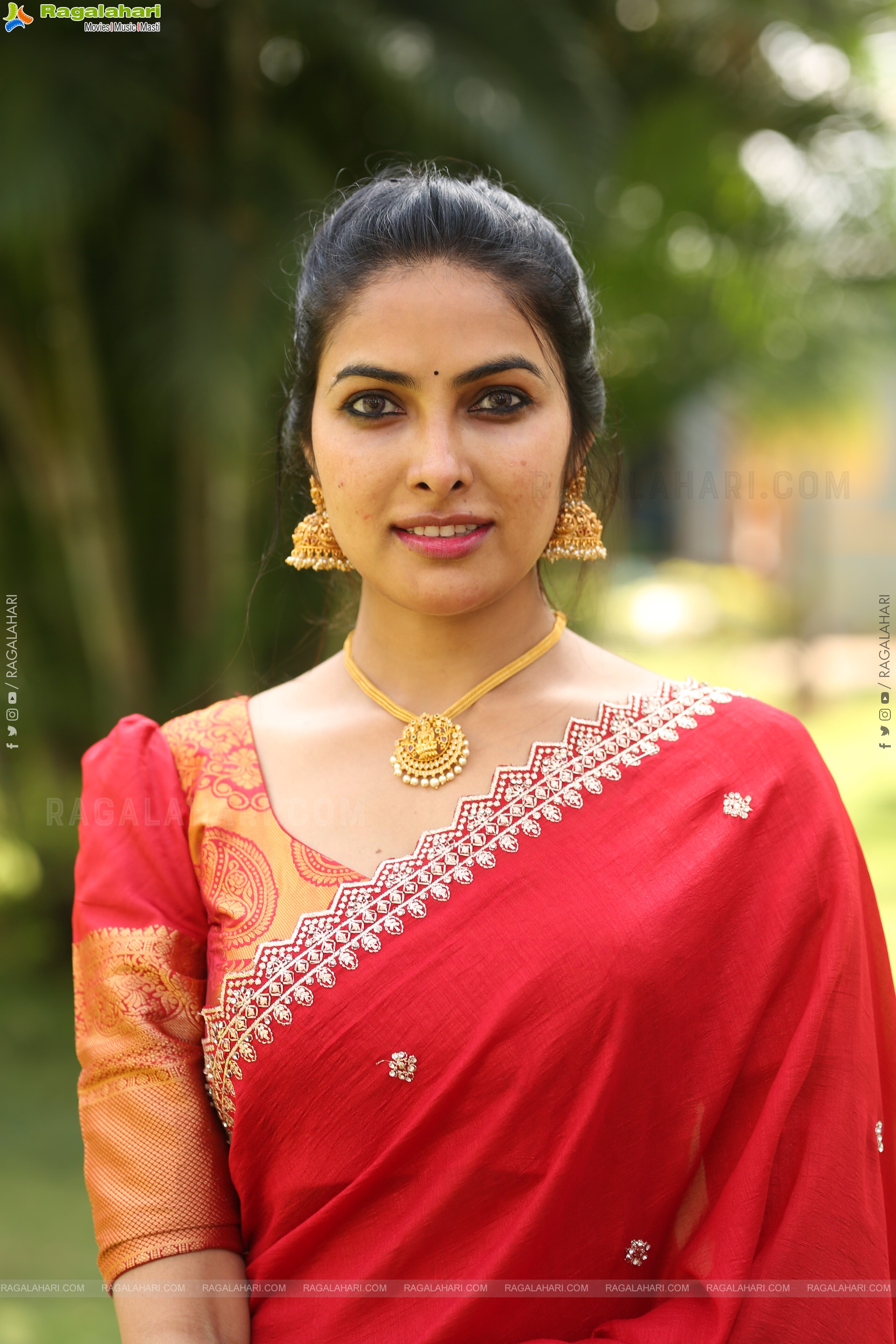 Divi Vadthya at Napoleon Returns Movie Title Glimpse Launch, HD Gallery