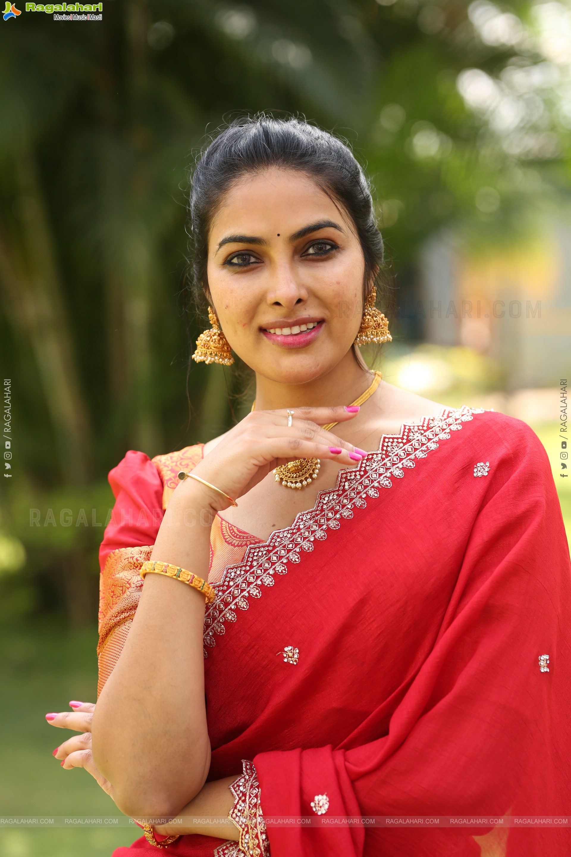 Divi Vadthya at Napoleon Returns Movie Title Glimpse Launch, HD Gallery