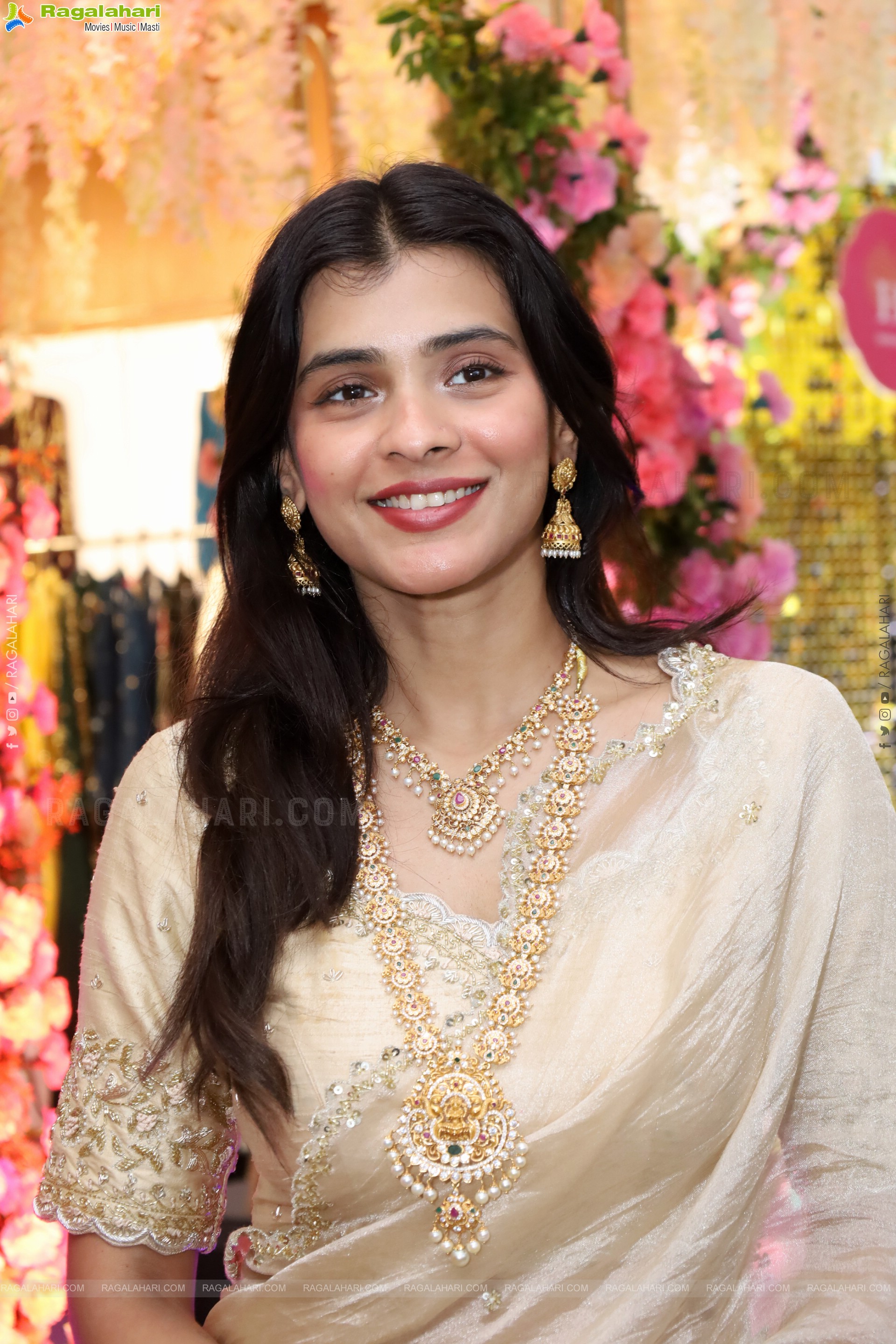 Hebah Patel at Hi Life Brides Exhibition Launch, HD Gallery