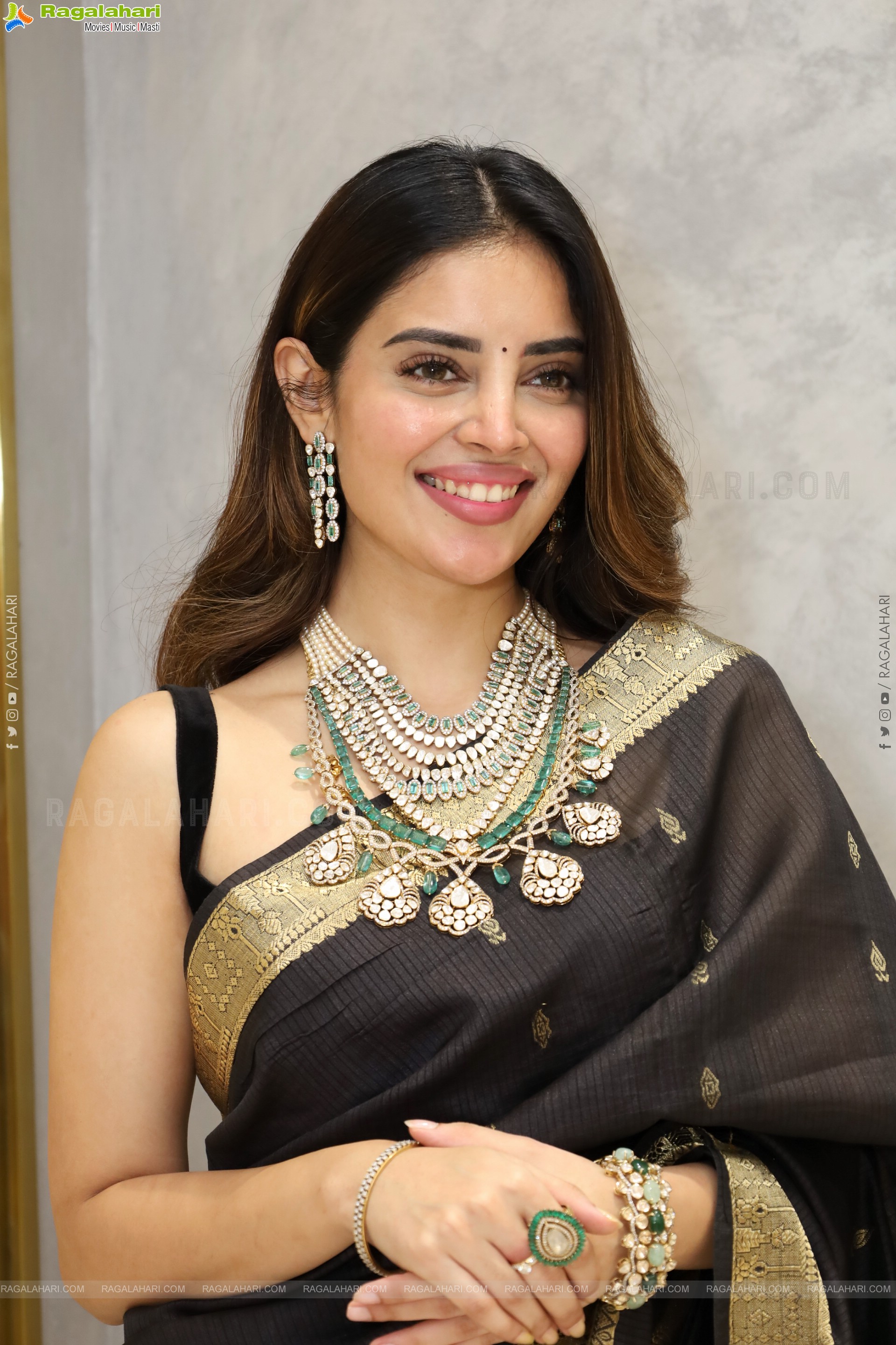 Kushitha Kallapu Poses with Designer Jewellery, HD Gallery