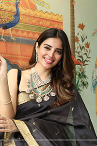 Kushitha Kallapu Poses with Designer Jewellery, HD Gallery