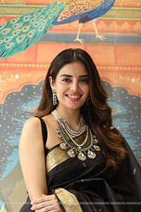 Kushitha Kallapu Poses with Designer Jewellery, HD Gallery