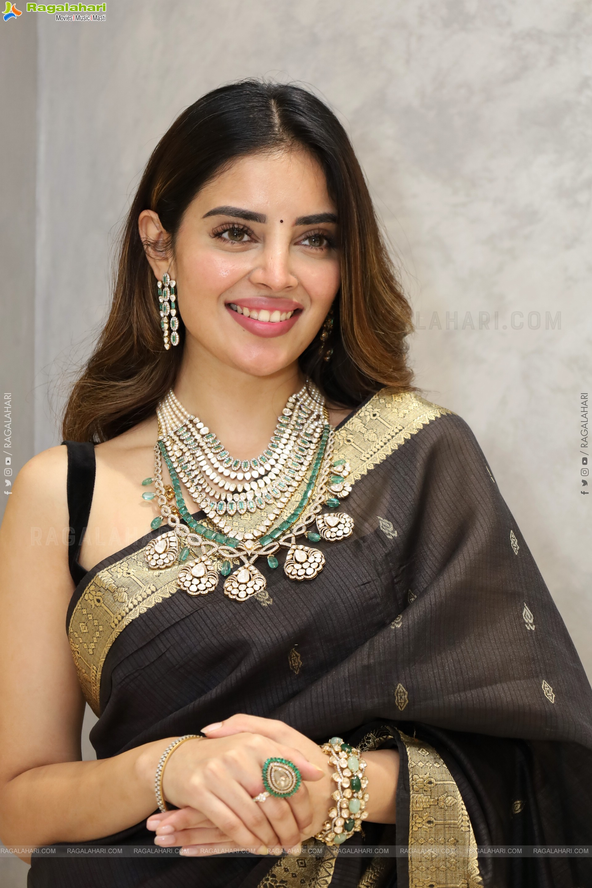 Kushitha Kallapu Poses with Designer Jewellery, HD Gallery