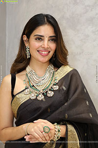 Kushitha Kallapu Poses with Designer Jewellery, HD Gallery