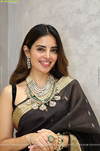 Kushitha Kallapu Poses with Designer Jewellery, HD Gallery