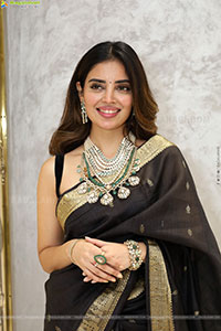 Kushitha Kallapu Poses with Designer Jewellery, HD Gallery