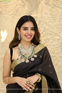 Kushitha Kallapu Poses with Designer Jewellery, HD Gallery
