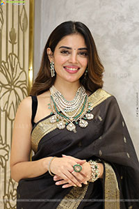 Kushitha Kallapu Poses with Designer Jewellery, HD Gallery