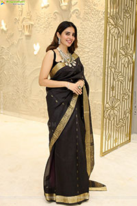 Kushitha Kallapu Poses with Designer Jewellery, HD Gallery