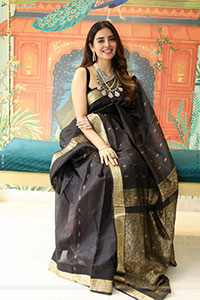 Kushitha Kallapu Poses with Designer Jewellery, HD Gallery