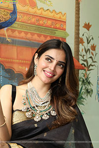 Kushitha Kallapu Poses with Designer Jewellery, HD Gallery