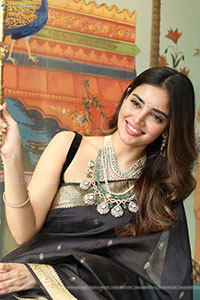 Kushitha Kallapu Poses with Designer Jewellery, HD Gallery