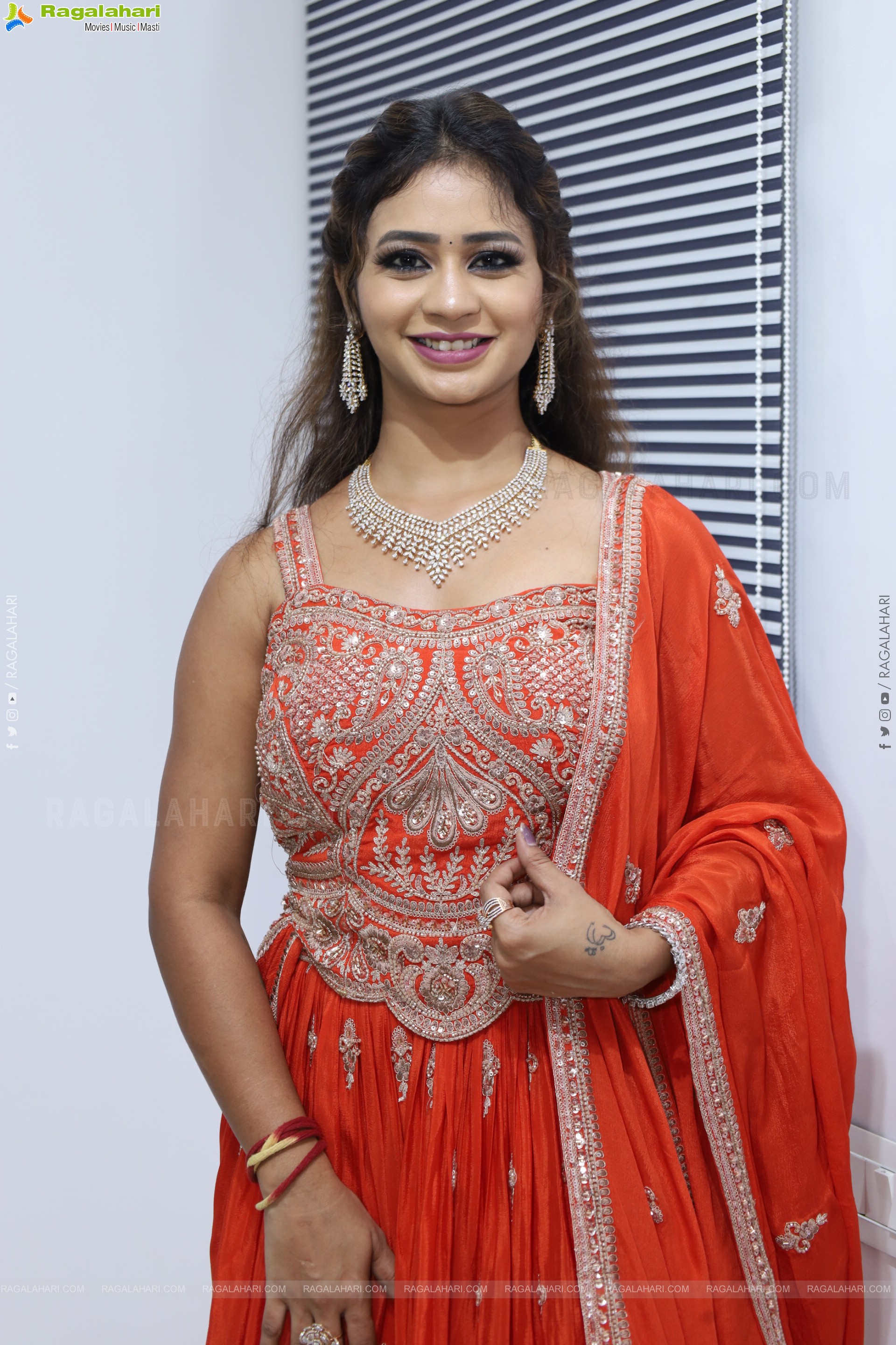 Teja Koneru Latest Stills, HD Photo Gallery
